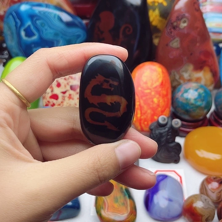 玛瑙/玉髓未镶嵌珠宝奇石