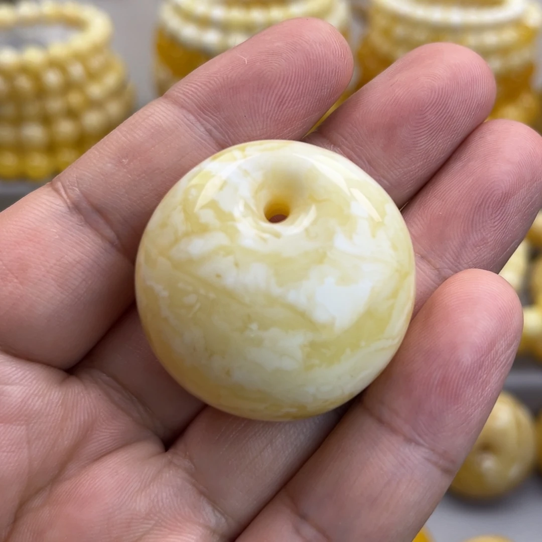 未镶嵌颈饰琥珀吊坠