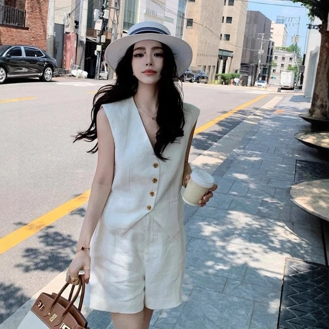 “老钱套装”无麻不夏25年南油轻奢100松弛感西装马甲短裤两件套
