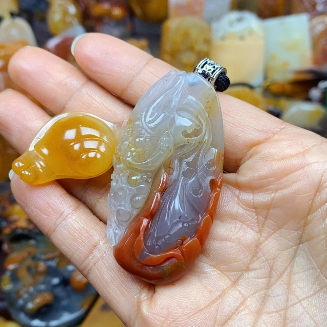 石英质玉（黄龙玉）颈饰未镶嵌