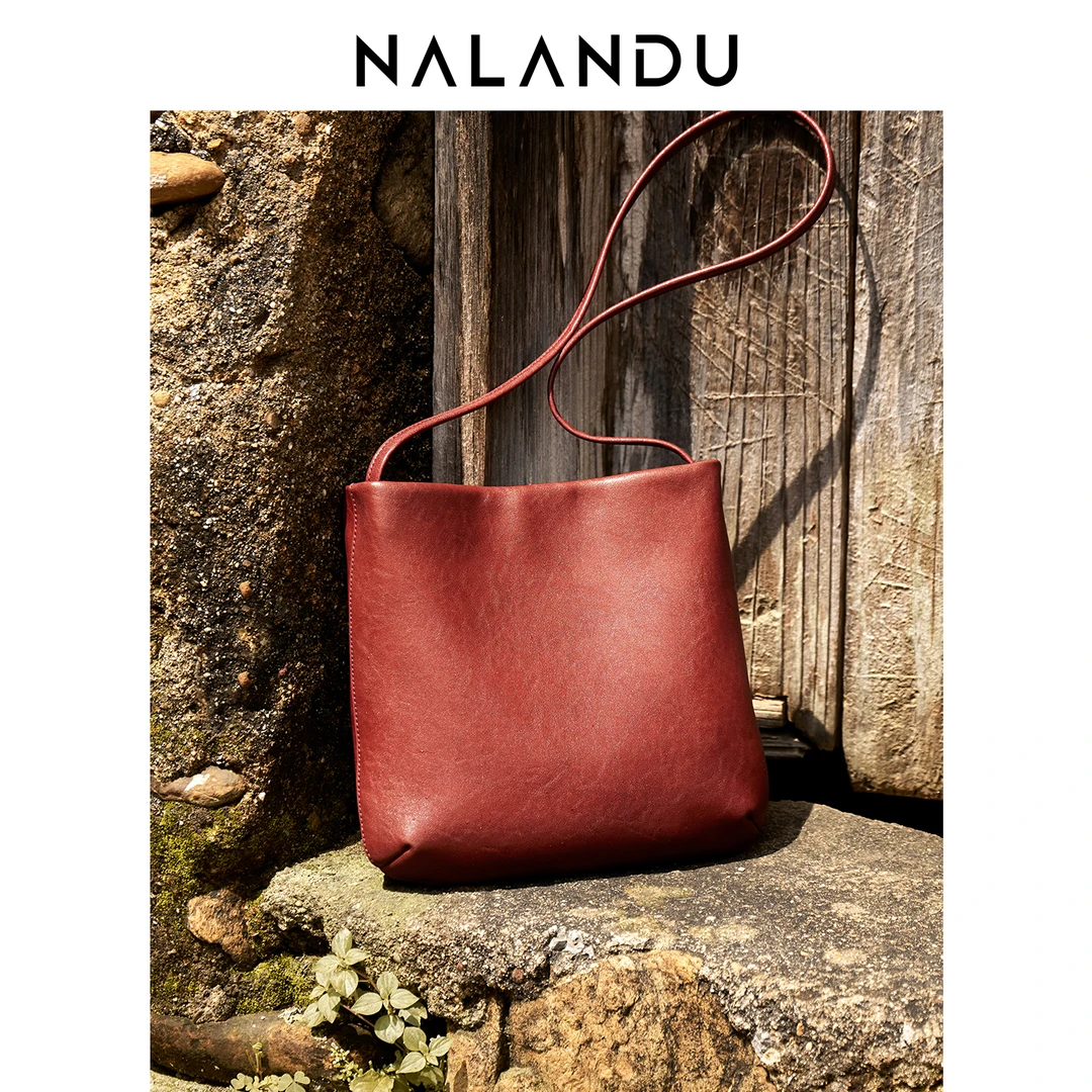 纳兰杜真皮包包水桶包女2025新款红色斜挎包单肩百搭休闲女包夏季