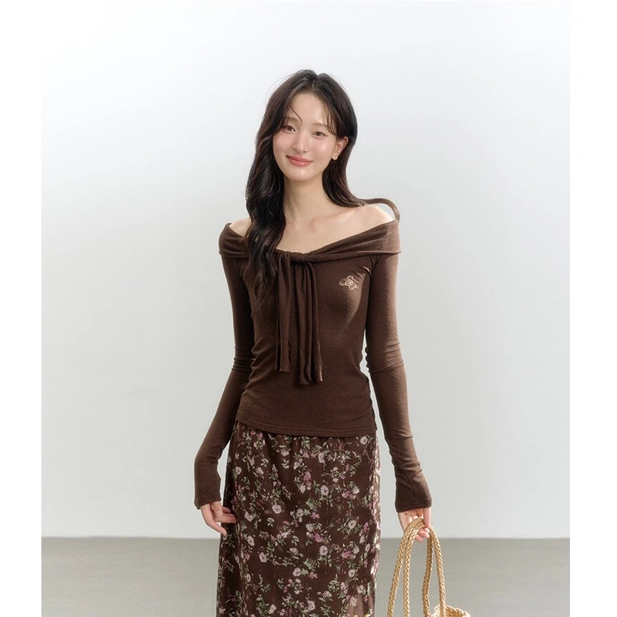 iNSLiiSA绑带一字肩棕色修身长袖上衣女打底别致露肩飘带短款T恤