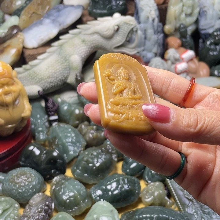 和田玉未镶嵌颈饰