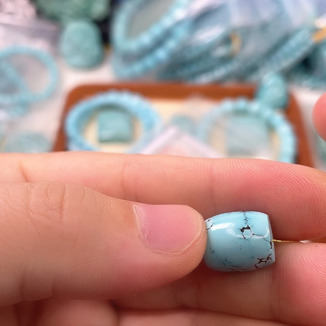 绿松石未镶嵌颈饰彭**@