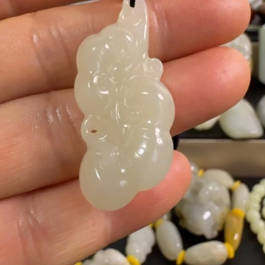 和田玉（糖玉）未镶嵌颈饰