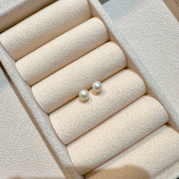 十里间【近圆】小巧淡水珍珠耳钉百搭简约耳环