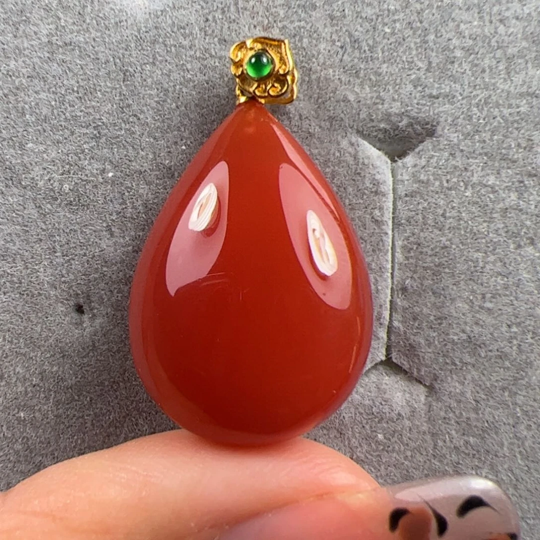 18K金镶嵌吊坠南红玛瑙