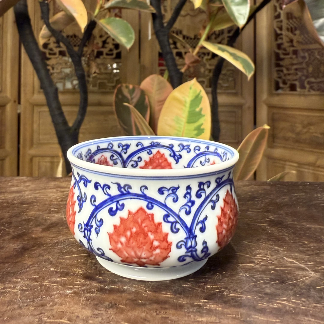 青花釉里红双勾满绘炉式杯