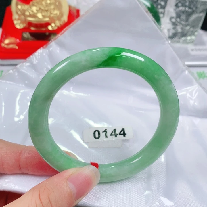 翡翠手镯未镶嵌   编号0144 圆条53+