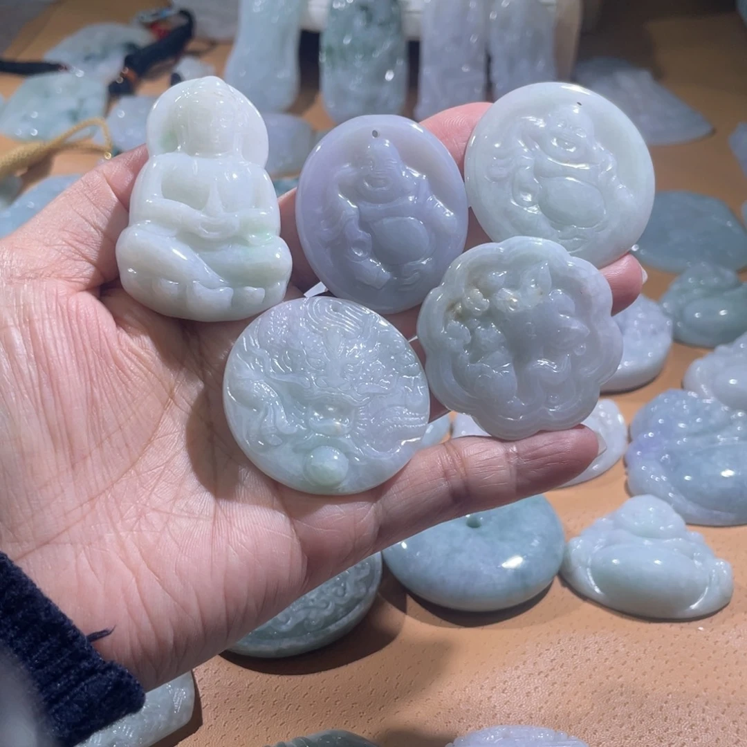 翡翠未镶嵌颈饰翡翠，微瑕