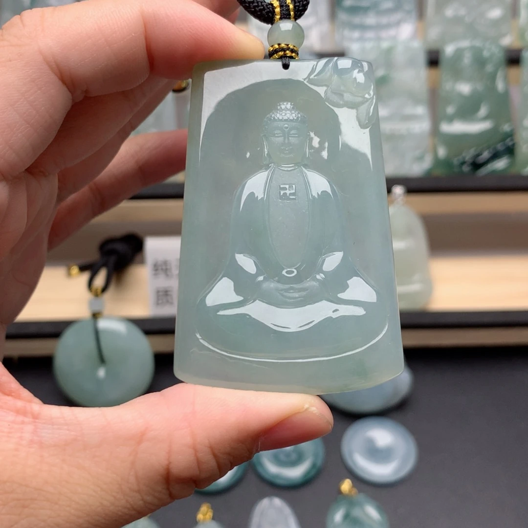翡翠未镶嵌颈饰a***e大日如来