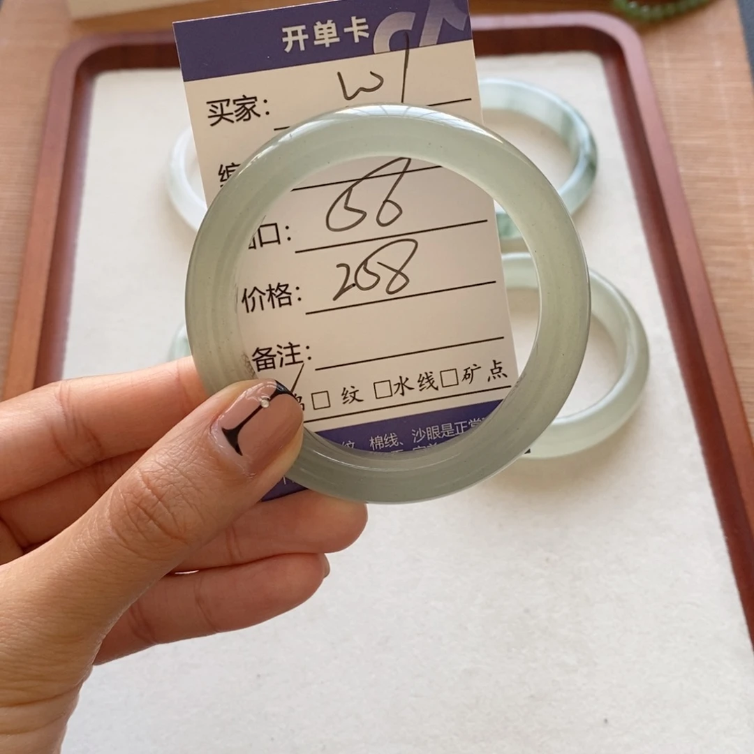 p***）石英质玉未镶嵌手镯