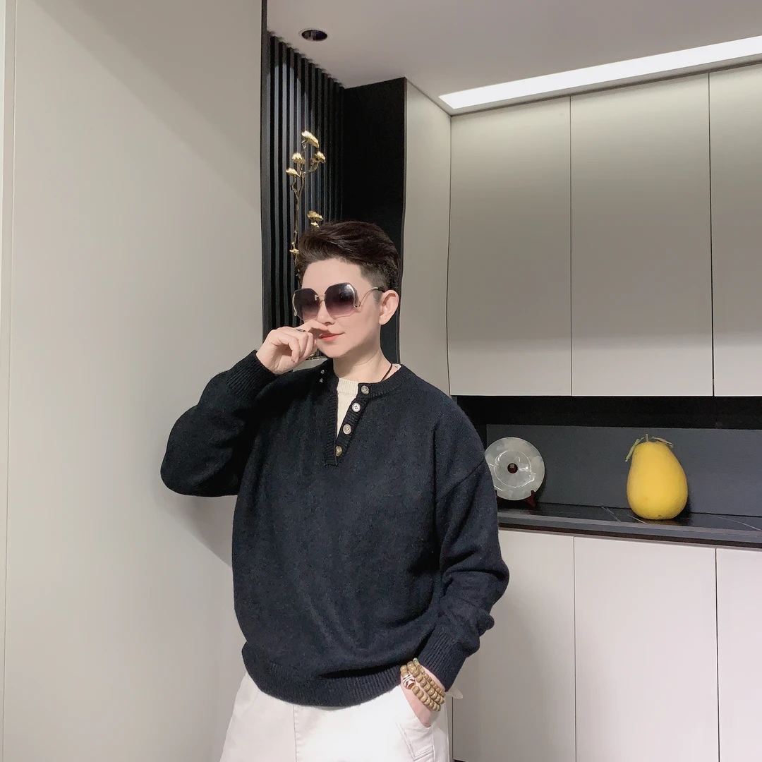 【六哥原创】设计款潮流秋冬网红女款减龄休闲假两件圆领针织衫