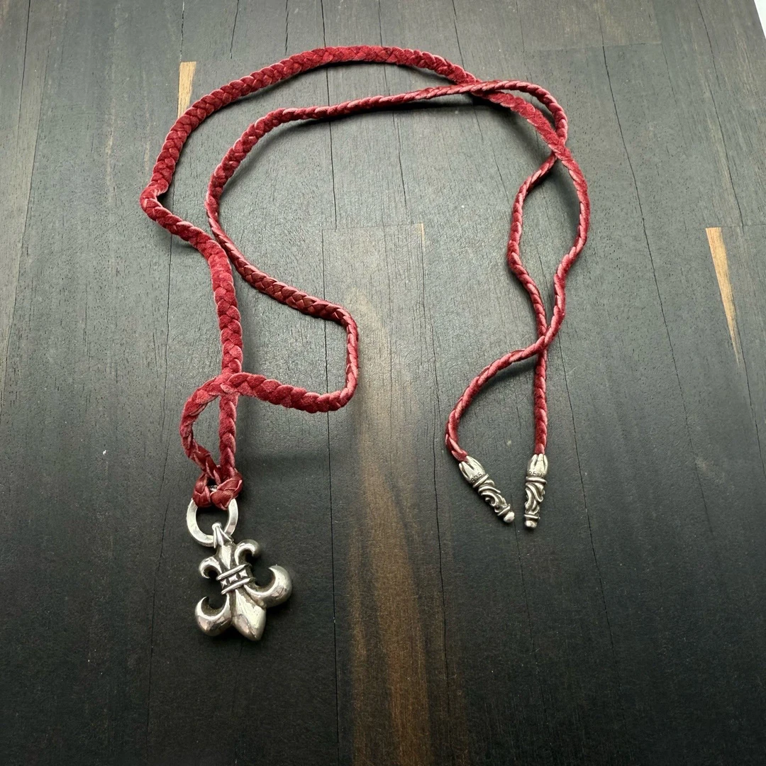 Chrome Hearts 克罗心 红色皮绳中号圆环童军花吊坠