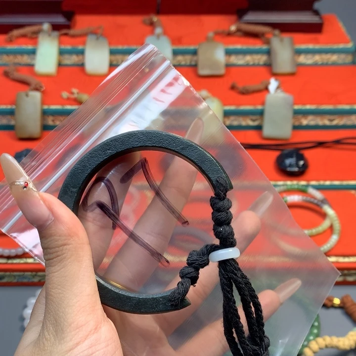 和田玉（糖玉）颈饰未镶嵌藤**介