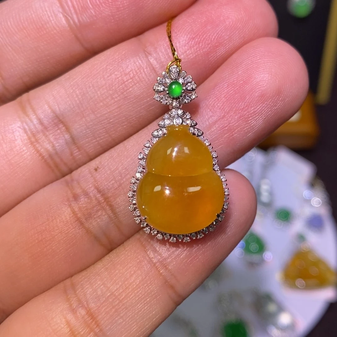 【闪购商品】颈饰18K金镶嵌翡翠