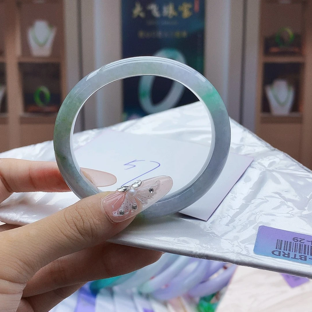 翡翠手镯未镶嵌677889999889989999