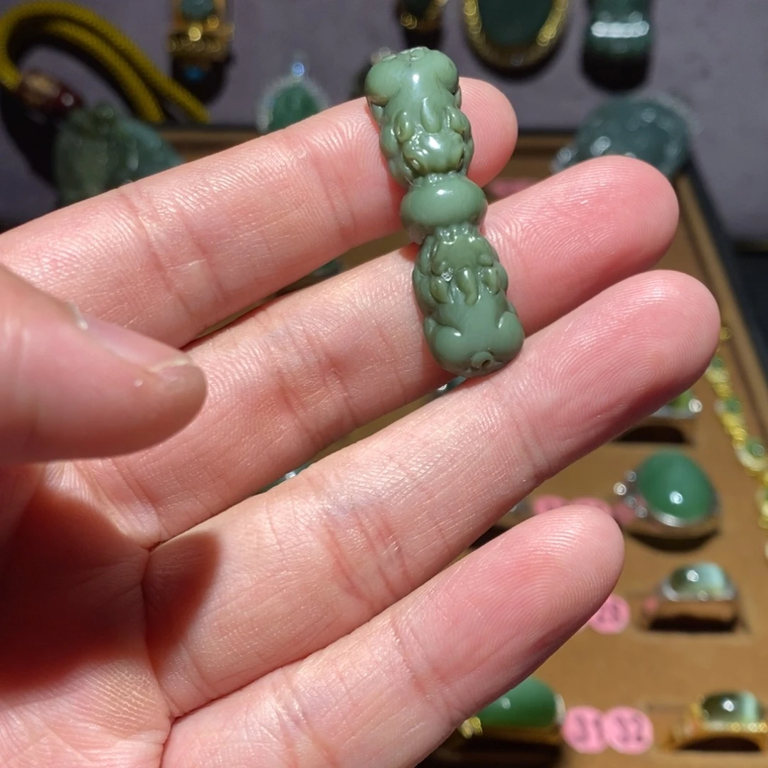 未镶嵌戒指和田玉（碧玉）