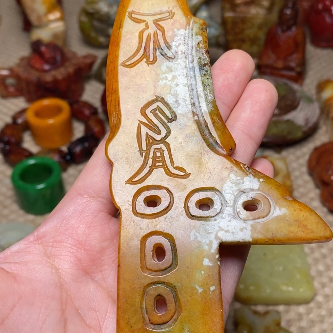 蛇纹石玉未镶嵌颈饰