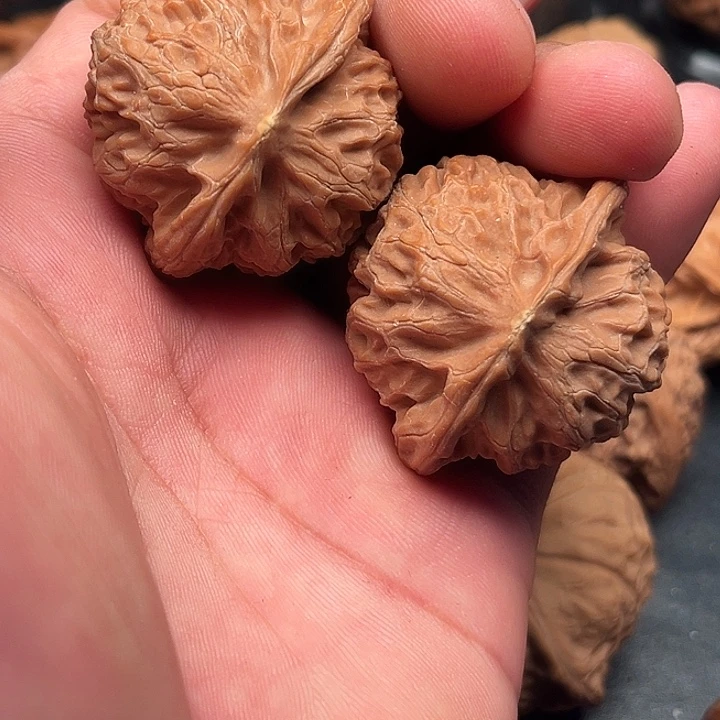 文玩核桃把件宫灯