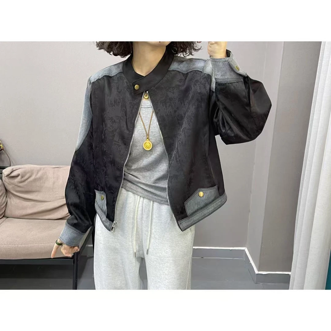 牛仔拼接暗纹提花外套