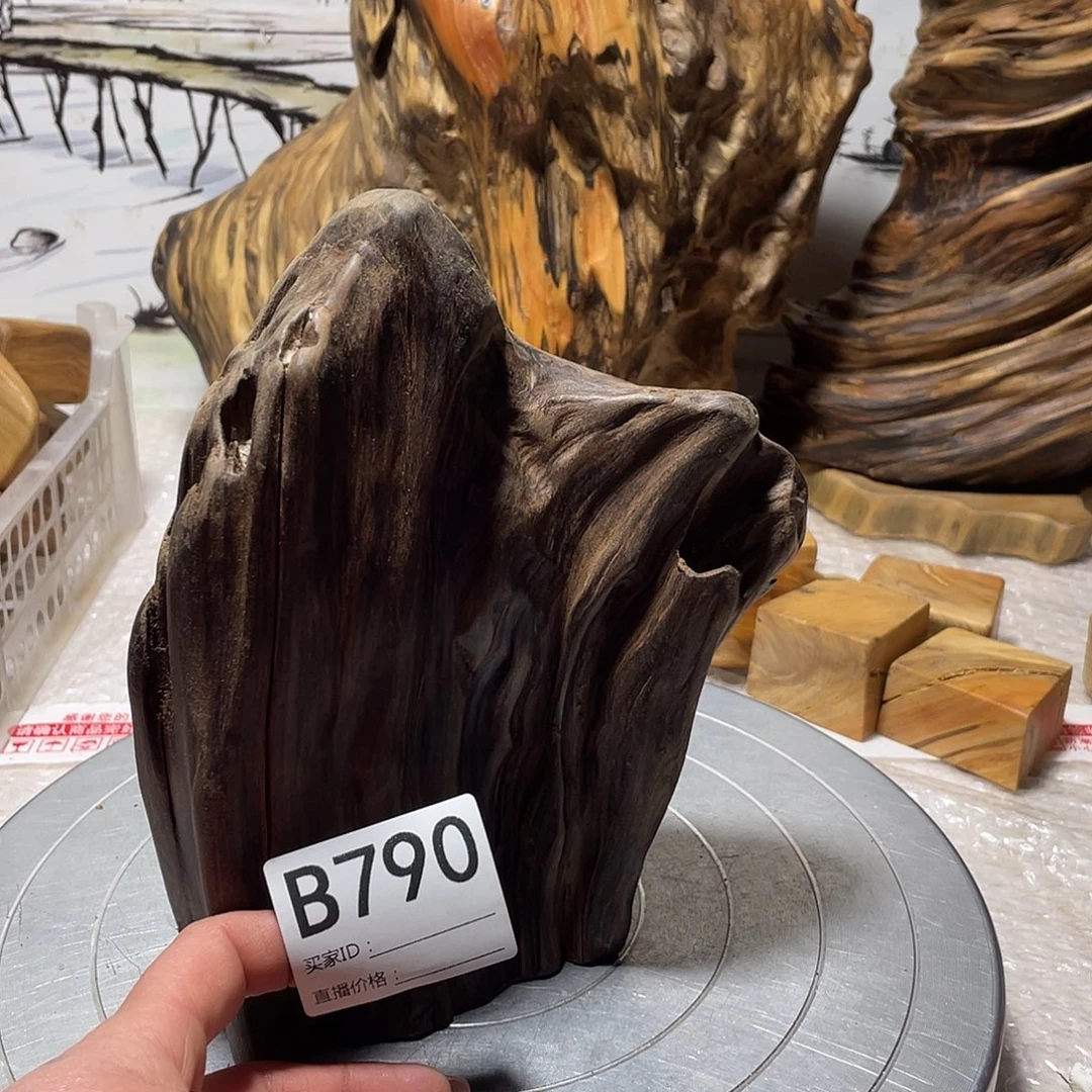 用***8玉木（非红木类）土沉香香木摆件