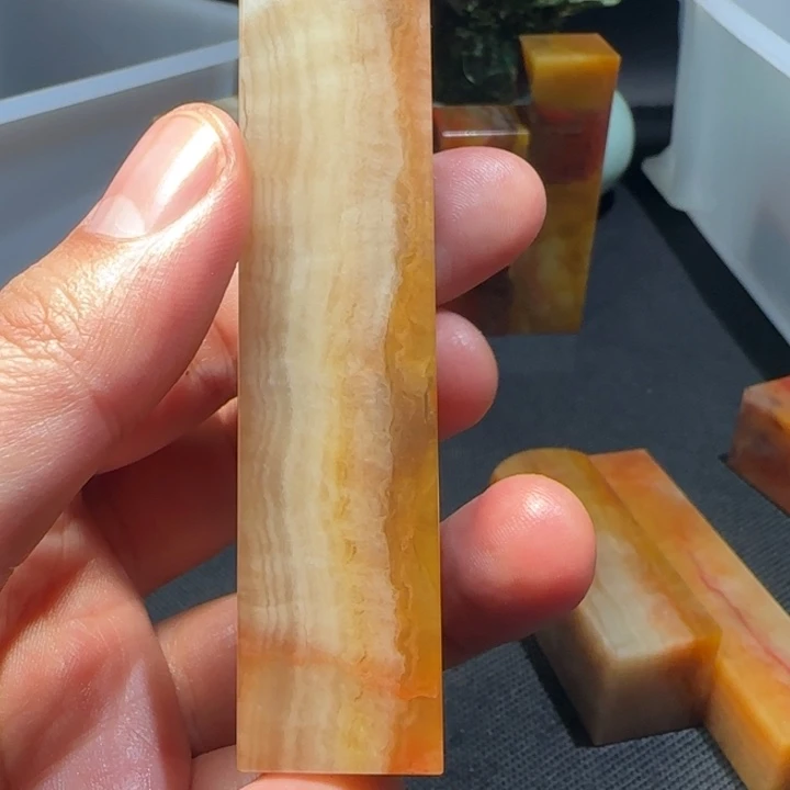 晓***草寿山石福集福寿山石