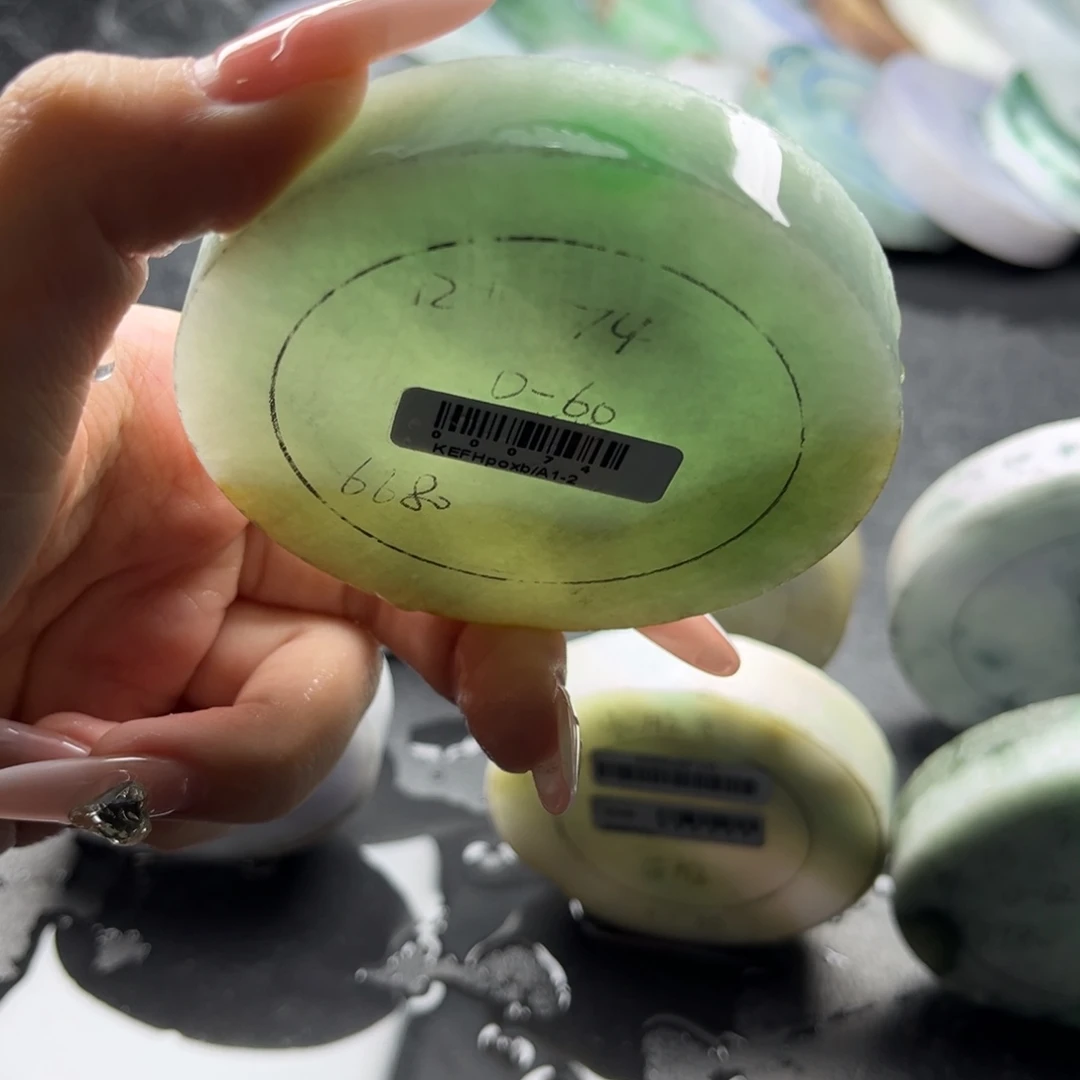 定制翡翠未镶嵌翡翠