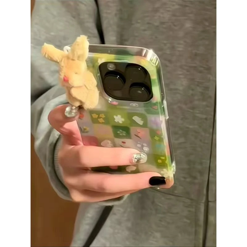 SMBLCE草地花朵毛绒兔子适用iPhone17大孔手机壳华为vivo小米oppo