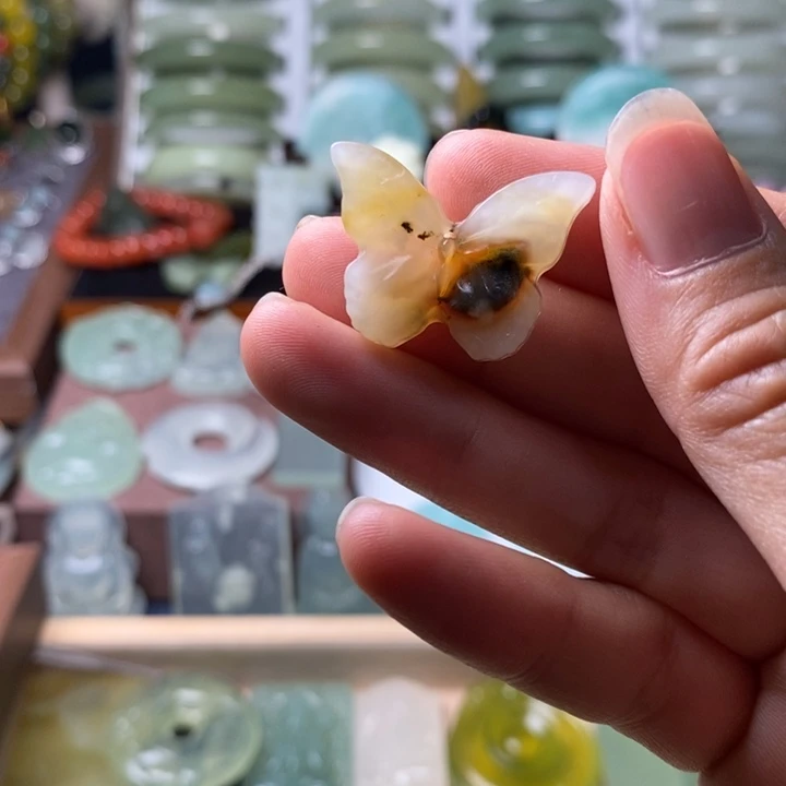 未镶嵌蛇纹石玉颈饰