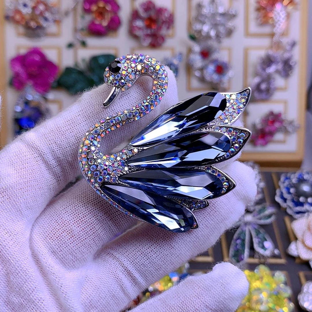 铜合金仿水晶胸针