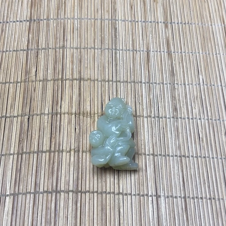 自***路和田玉未镶嵌把件