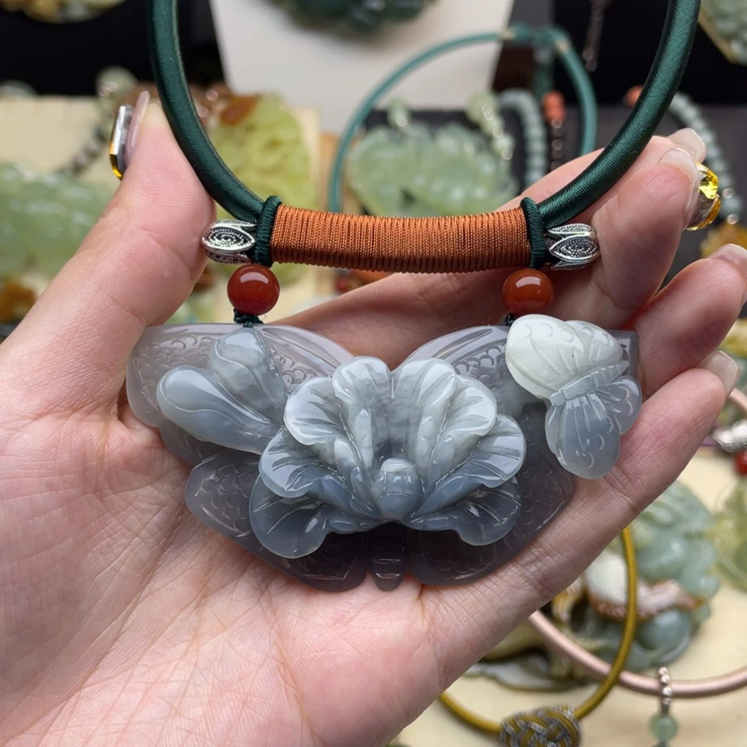 蛇纹石玉颈饰未镶嵌