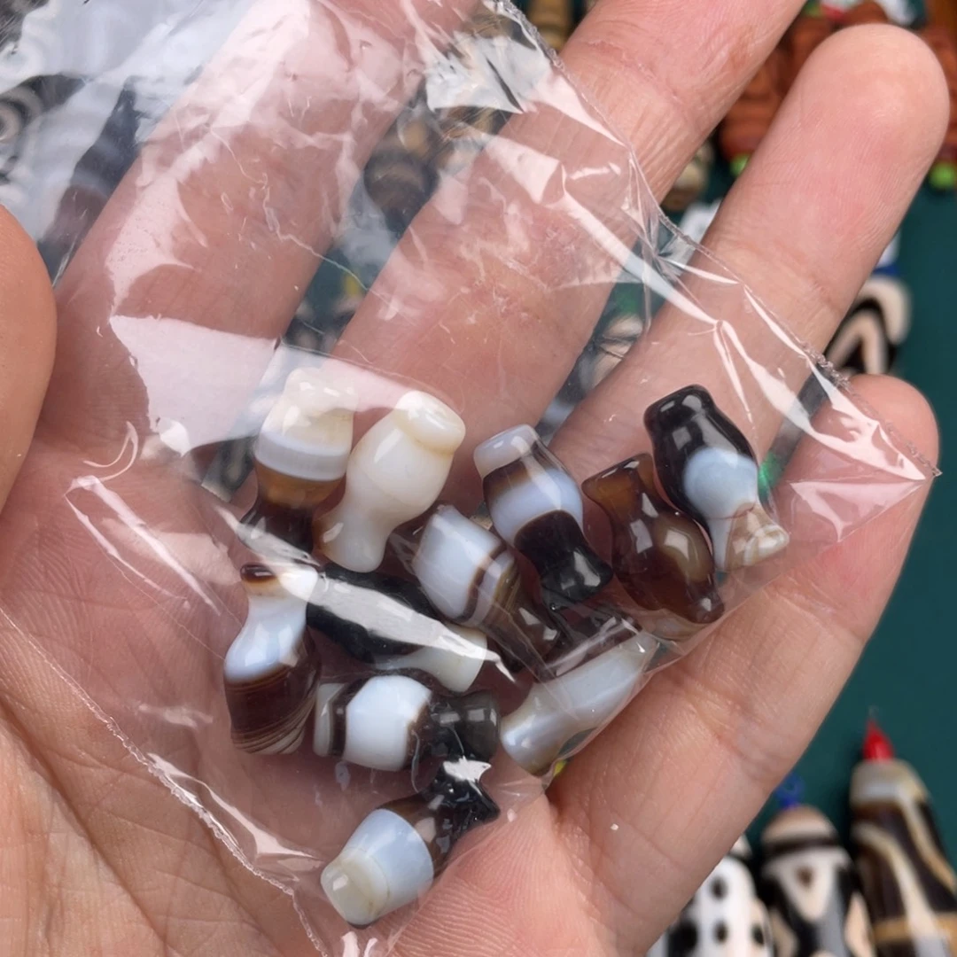 玛瑙/玉髓裸珠宝瓶11个