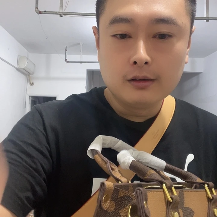 蚕丝马皮（革）聚酯纤维锦纶织物山羊皮（革）犏牛皮（革）鳄鱼皮