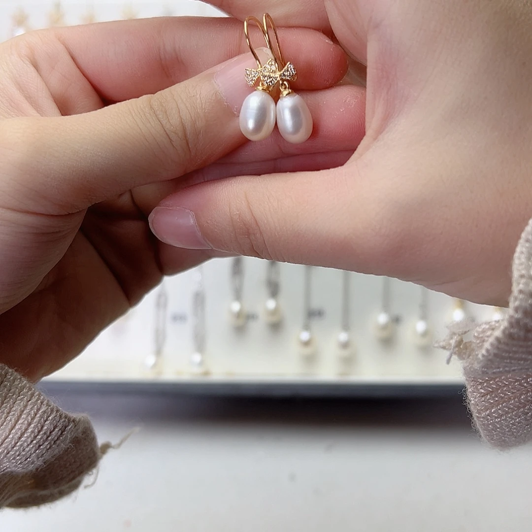 淡水珍珠银S925镶嵌耳饰