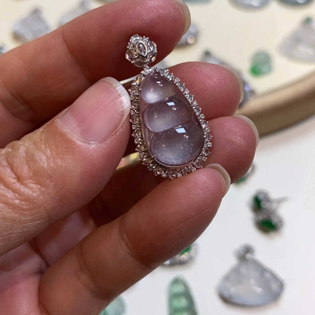 翡翠18K金镶嵌吊坠(不含链)福豆