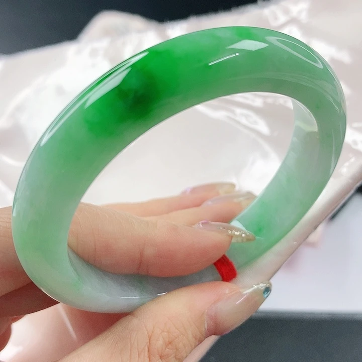 未镶嵌手镯翡翠，823