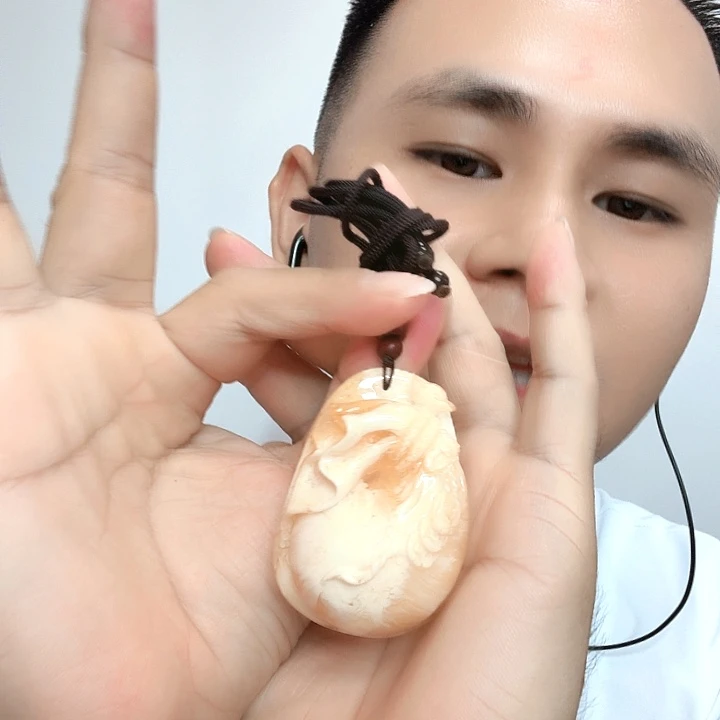 未镶嵌颈饰琥珀树脂