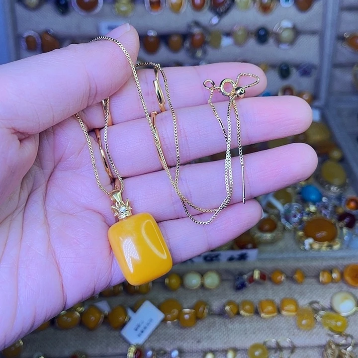 蜜蜡颈饰银S925镶嵌吊坠