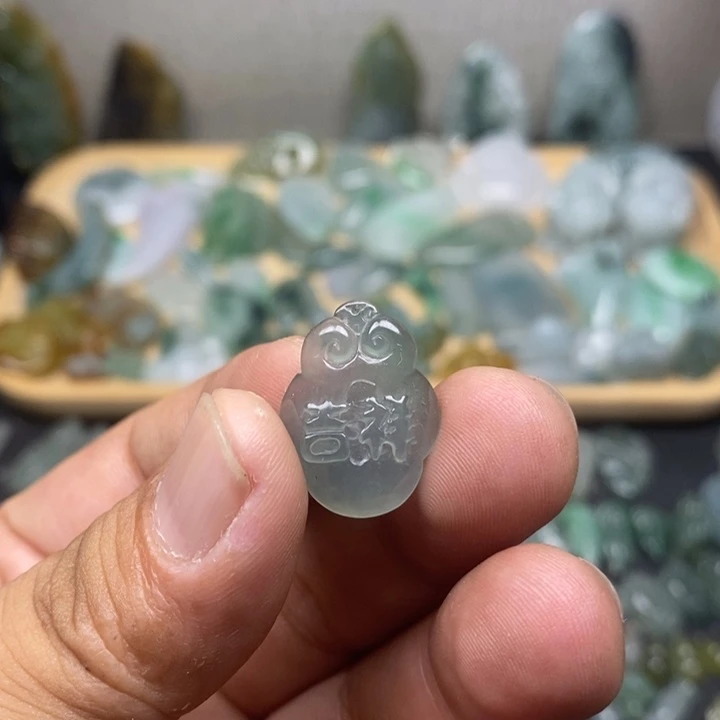 颈饰未镶嵌翡翠如意