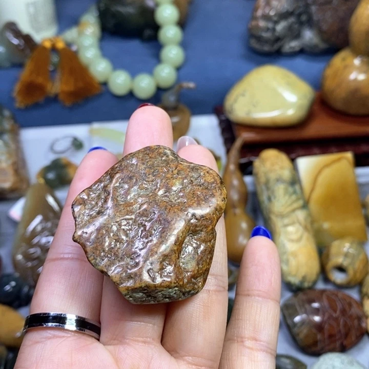 岫岩河磨玉（透闪石质玉）原石未镶嵌