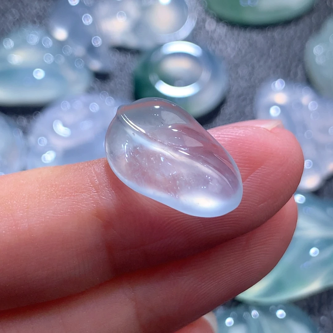 翡翠未镶嵌颈饰缅甸