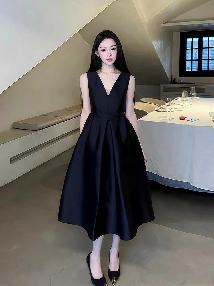 【浓情华尔兹】黑色V领高级缎面质感礼服裙