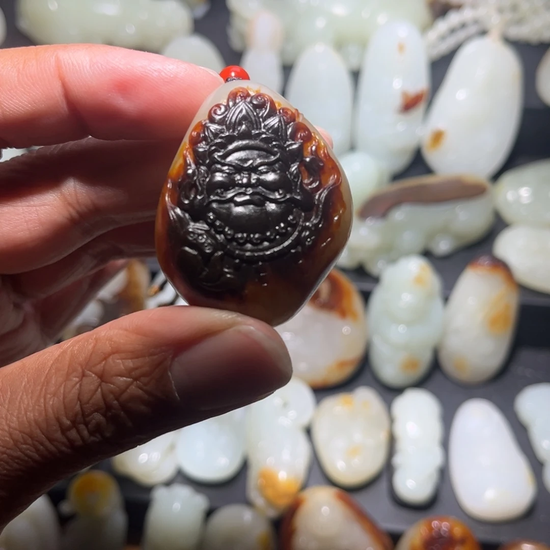 哈***业和田玉未镶嵌颈饰