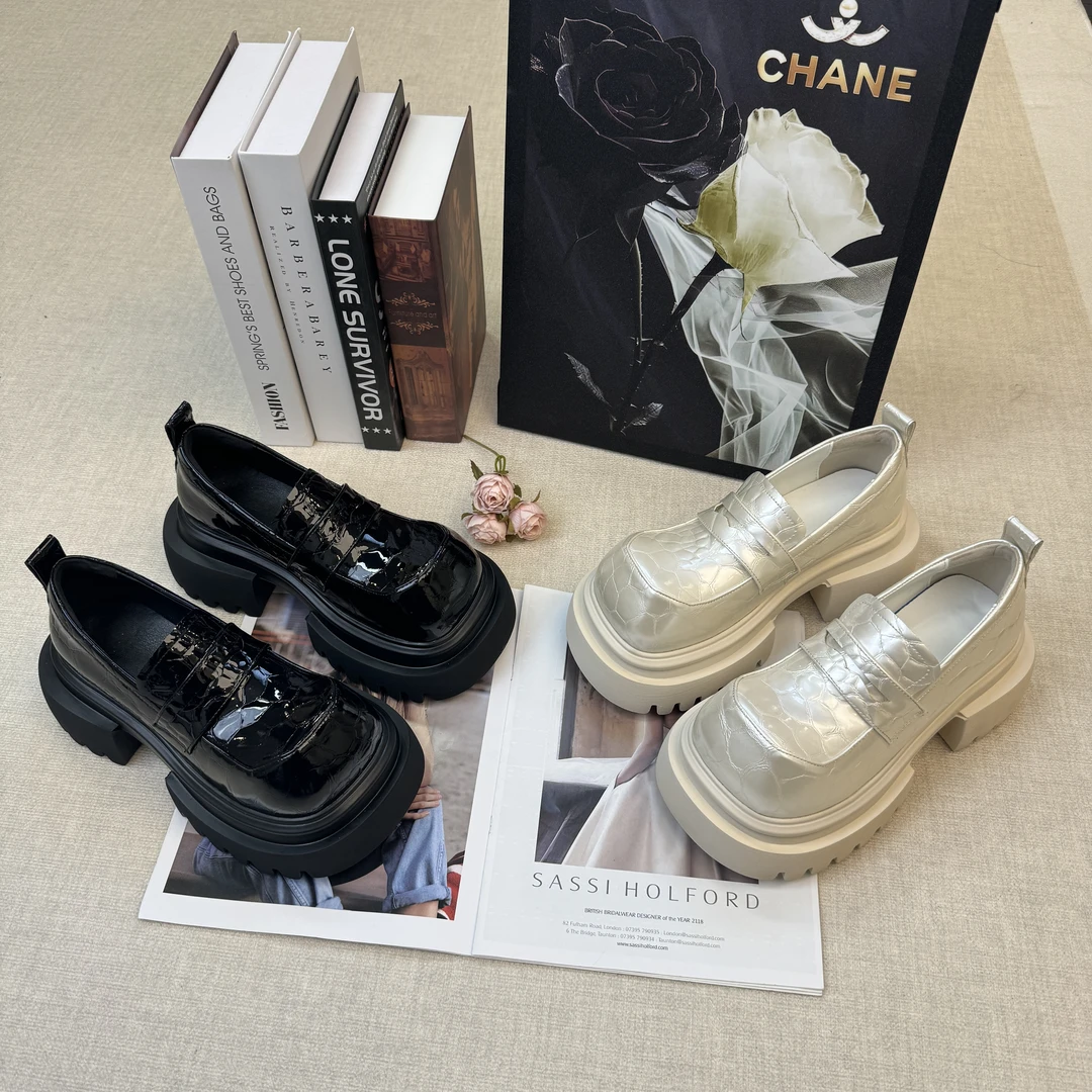 【金闪闪】厚底漆皮乐福鞋女英伦风设计时尚百搭小皮鞋25LF00146