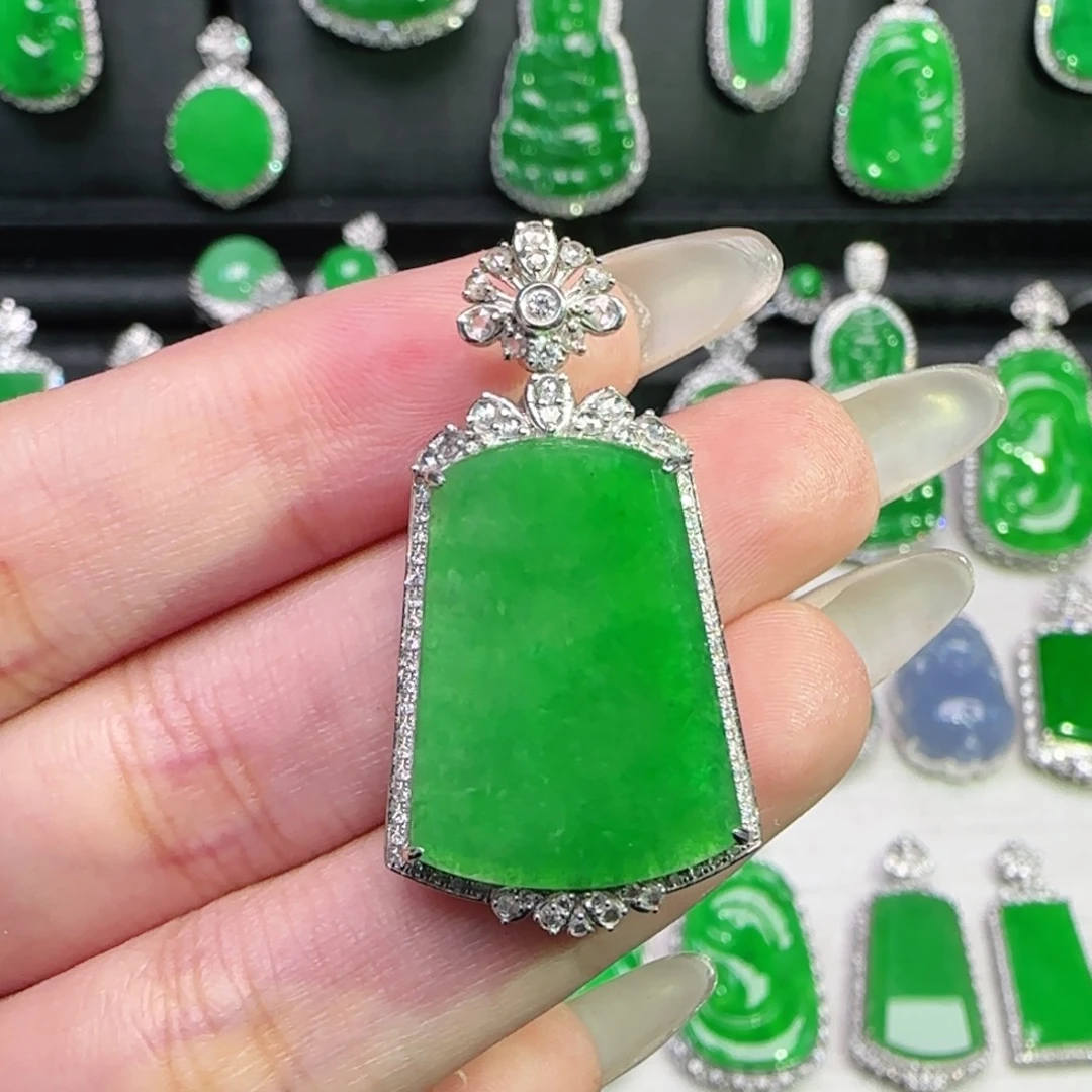 翡翠18K金镶嵌颈饰