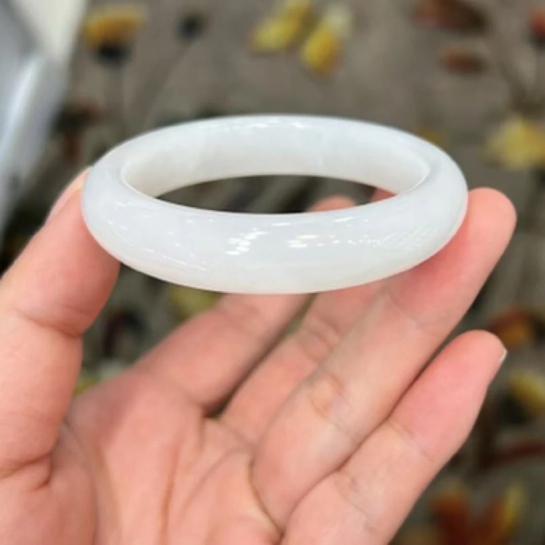 天然和田白玉手镯老坑料玉质油润细腻白度一级圈口51宽12.2厚8.2