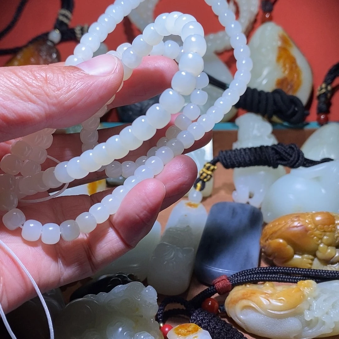 未镶嵌和田玉挂件绘**色