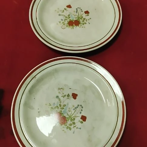 瓷片瓷片，摆件，都有微瑕疵，
